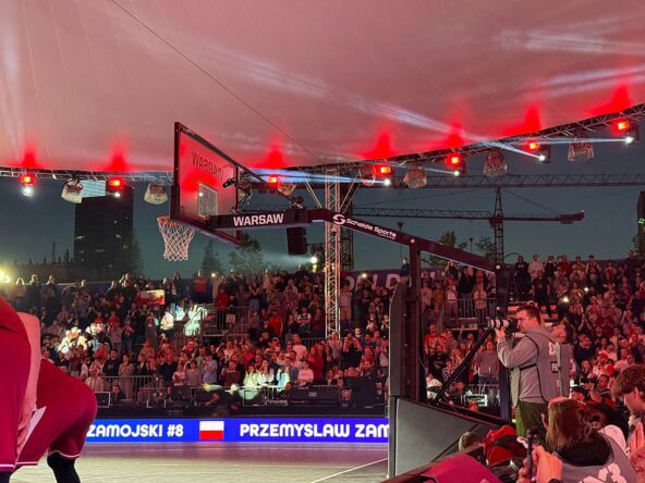 Pune tribine u Varšavi pred meč protiv Letonije 1.jpg