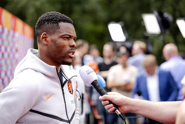 Denzel  Dumfries (2).jpg