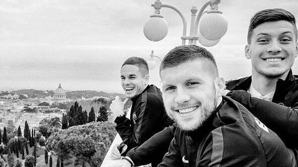 Ante Rebić sa Mijatom Gaćinovićem i Lukom Jovićem.