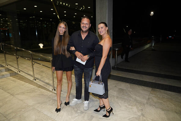 Dejan Petrović žena ćerka 3.jpg