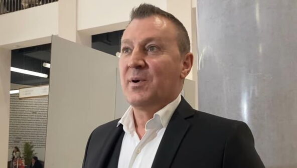 Nedeljko Bajić Baja živi na visokoj nozi