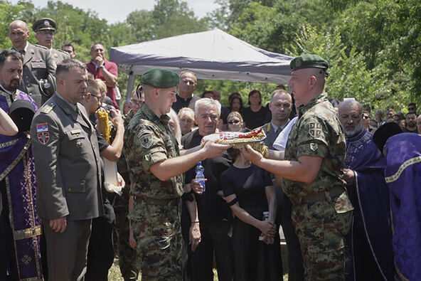 Ispraćaj srpskog vojnika poginulog u Libanu (1).jpg
