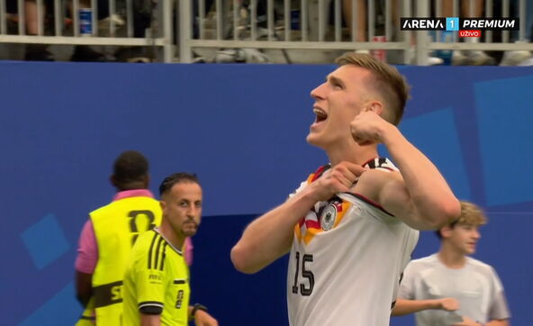 Niko Šloterbek slavi gol na Nemačka Kurasao