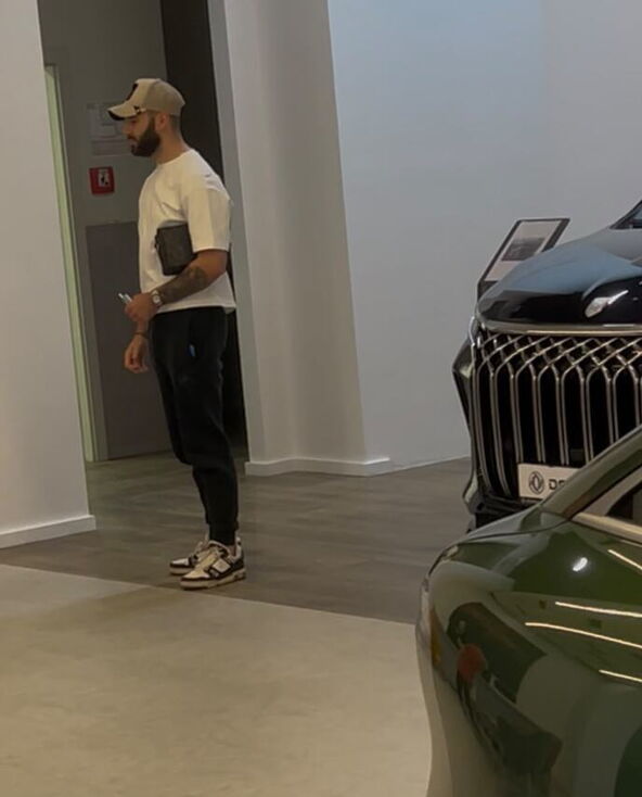 Marko Gačić u salonu automobila