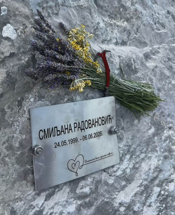 Spomen ploča.jpg