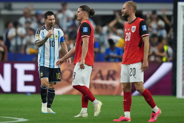 Lionel Mesi slavi gol protiv Austrije