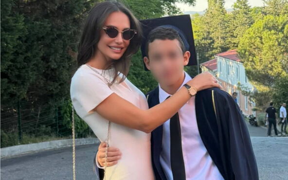 Emina Jahović sin Javuz2.jpg