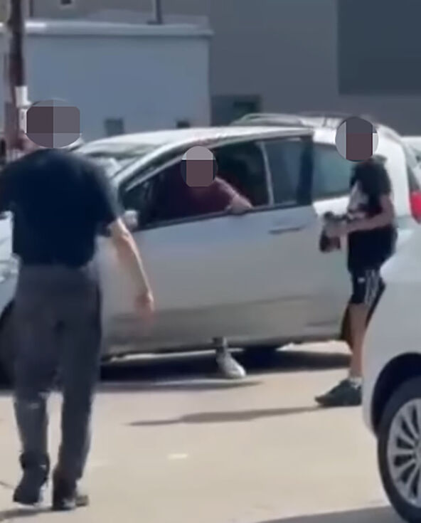Muškarac uveo dete u auto i udarao ga u Kruševcu (2).jpg