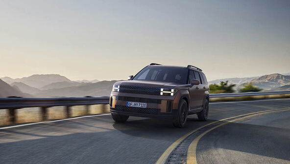 Hyundai_SantaFe_Exterior_2023_PHEV_KV_FRONT_DRIVING copy.jpg