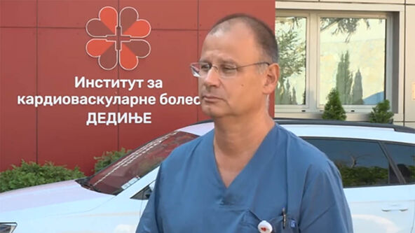 Dr Predrag Otašević ispred Instituta za kardiovaskularne bolesti Dedinje