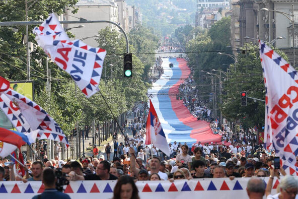 Razvijena najveća trobojka na skupu u Beogradu 4.jpg