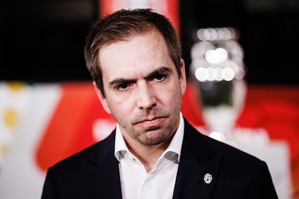 Filip Lam u odelu.