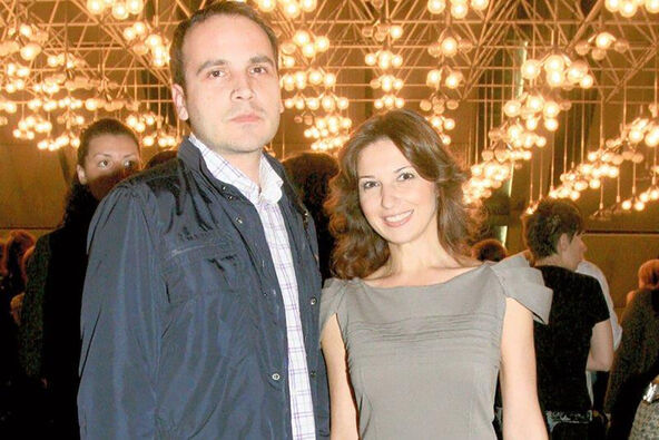 Voditeljka Sanja Marinković bila je u braku sa suprugom Aleksandrom Uhrinom sa kojim ima sina Strahinju (2).jpg