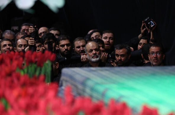 Moćni iranski general Ahmad Vahidi na sahrani Alija Hamneija (2).jpg