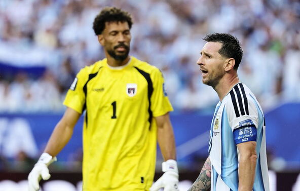 Vozinja i Leo Mesi u kaznenom prostoru na Argentina Zelenortska Ostrva