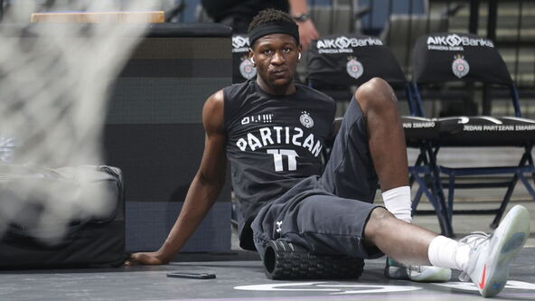 Isak Bonga na zagrevanju u Partizanu