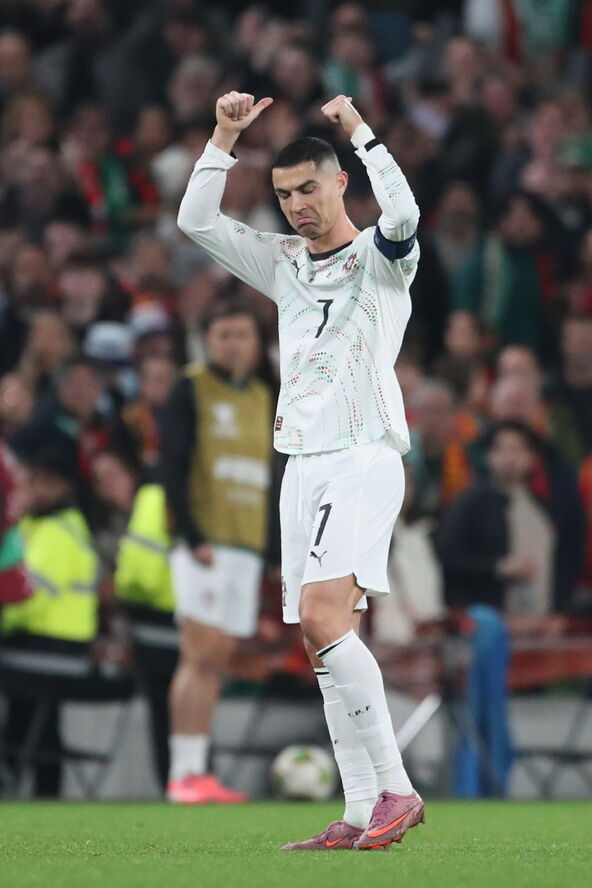 Kristijano Ronaldo ironično pozdravlja Irce posle isključenja