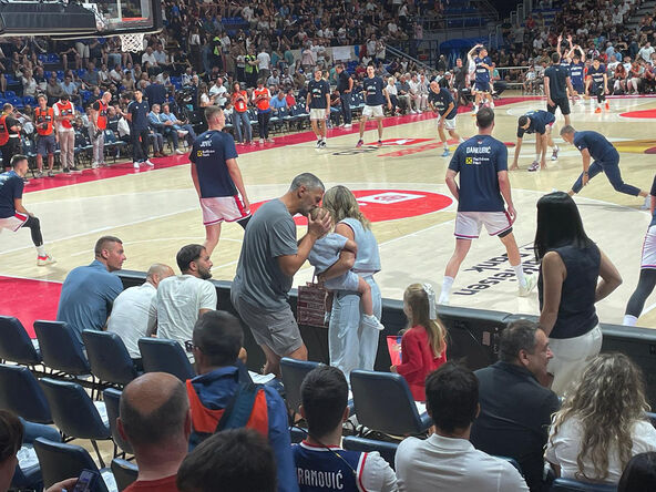 Natalija Jokić sa decom u Pioniru (1).jpg