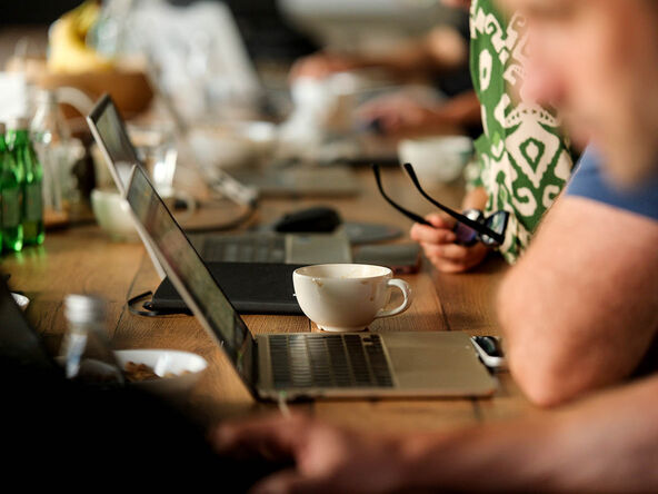 laptop_kafa_kancelarija_stefan_stojanović_2.jpg