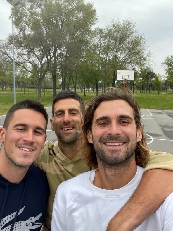 Novak Đoković igra basket sa braćom Markom i Đorđem
