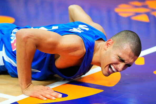 Jam Madar pravi grimasu na terenu u dresu Izraela na Eurobasketu