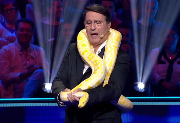 Jovan Memedović sa zmijom oko vrata