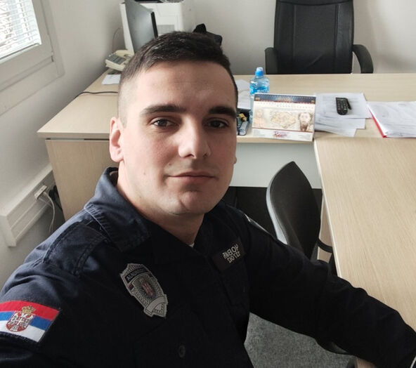 Granični policajac pomogao porodici u nevolji (2).jpg