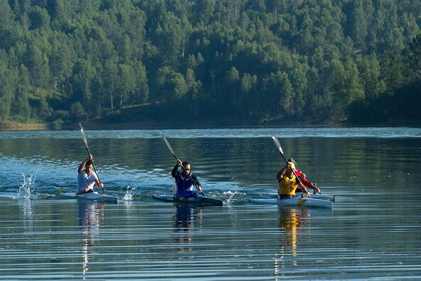 x  Vlasinsko jezero, 4 elements, kajakaši (3), autor Evin Pešić copy.jpg