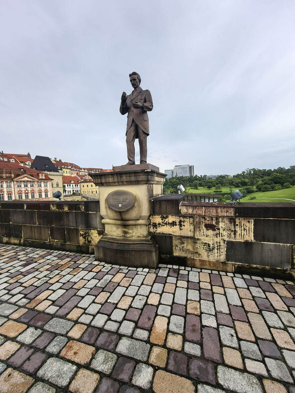 Spomenik Nikoli Tesli