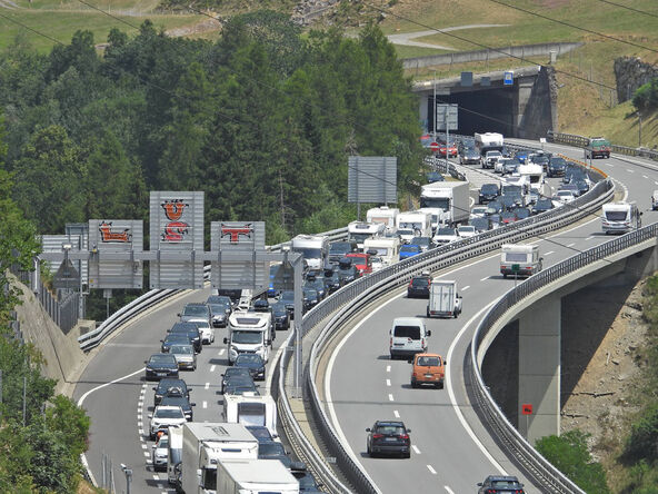 Švajcarska zastoj na auto-putu A2 (4).jpg