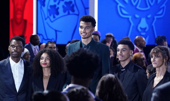Viktor i Eva Vembanjama na NBA draftu 2023