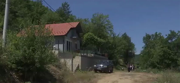 Rušenje vikendica u vlasništvu Srba na KiM (1).jpg
