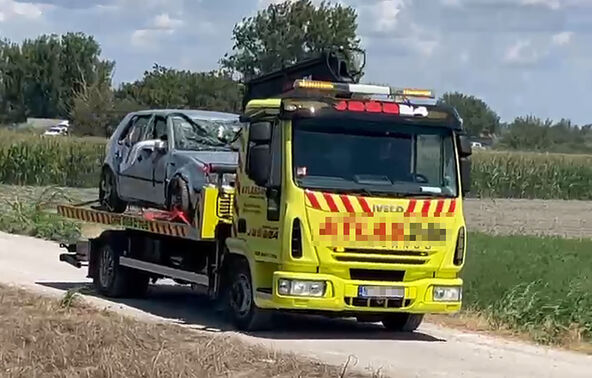 Automobil u kom je poginulo troje ljudi u Novom Sadu (1).jpg