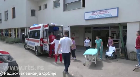 Dečak (11) povređen u nesreći u Kotoru avionom Vlade Srbije prebačen u Niš.jpg