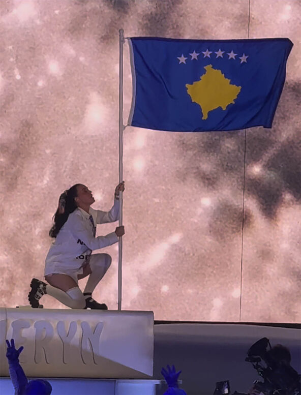 Kejti Peri zastava Kosova (7).jpg