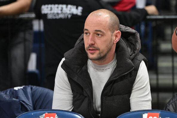 Milan Borjan u prsluku na utakmici Crvene zvezde u Beogradskoj arnei.