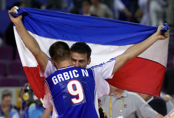 Vladimir i Nikola Grbić u zagrljaju.