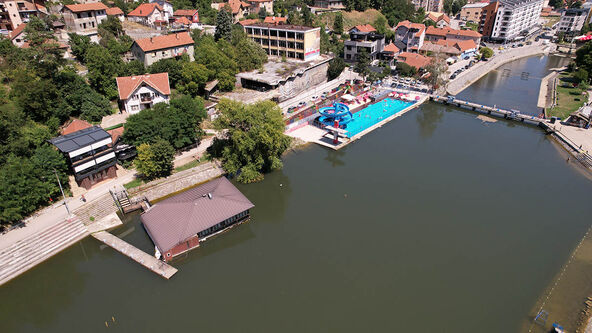 potopljen splav  u Užicu (2).jpg