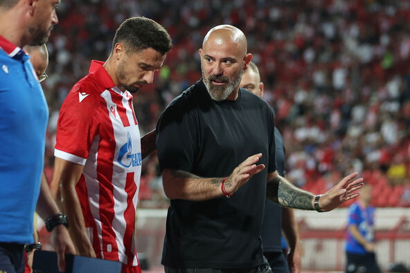 Dejan Stanković i Rade Krunić razgovaraju na utakmici Zvezde