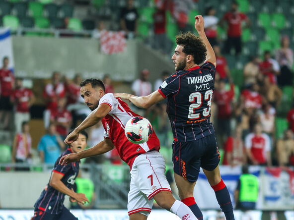 Nair Tiknizjan u borbi za skok na utakmici Crvena zvezda Hapoel Berševa