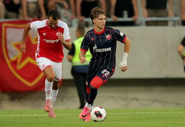 Vasilije Kostov u napadu na Crvena Zvezda Hapoel Berševa