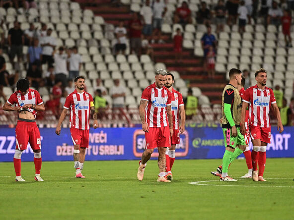 Fudbaleri Crvene zvezde posle poraza od Hapoela Berševe.