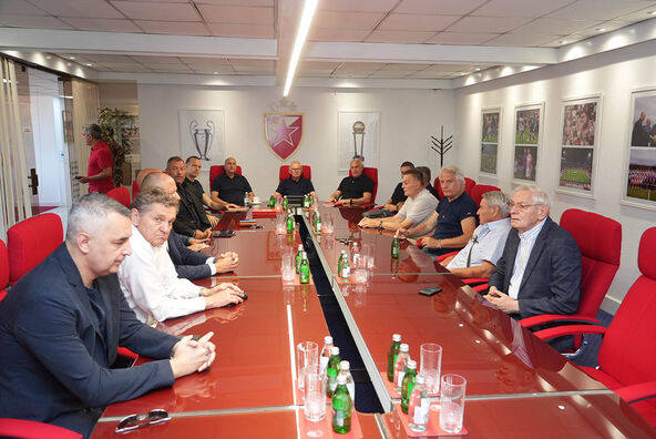 Vanredni sastanak FK Crvena zvezda (1).jpg