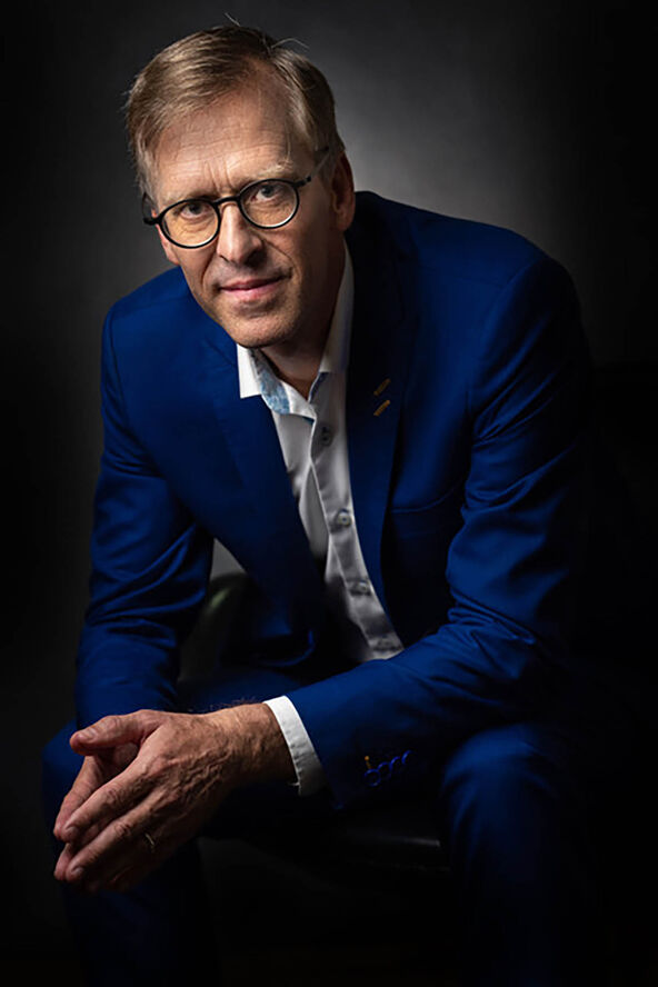 Fredrik Haren copy.jpg