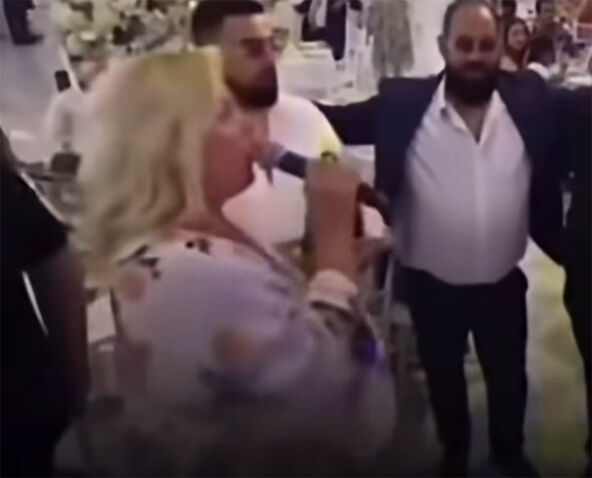 Snežana Đurišić na slavlju prekinuta u pola pesme (1).jpg