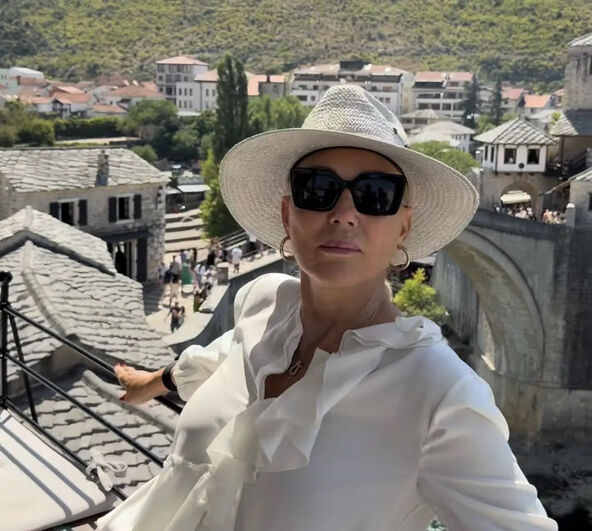 Lepa Brena