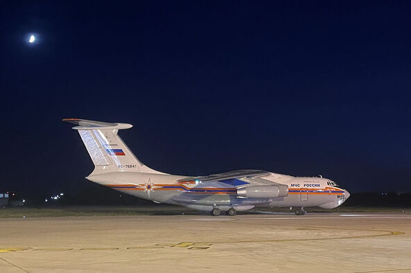 Avion Iljušin Il-76 ruskog Ministarstva za vanredne situacije, koji je stigao da pomogne u gašenju velikih šumskih požara, viđen je na niškom aerodromu Konstantin Veliki.