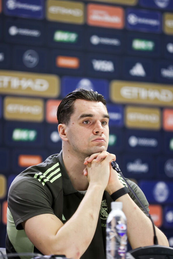 Mario Hezonja na konferenciji za novinare u Realu