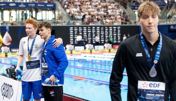 Nikita Šeremet i Andrej Barna se fotografišu, Rus Jegor Kornjev odlazi bez pozdrava
