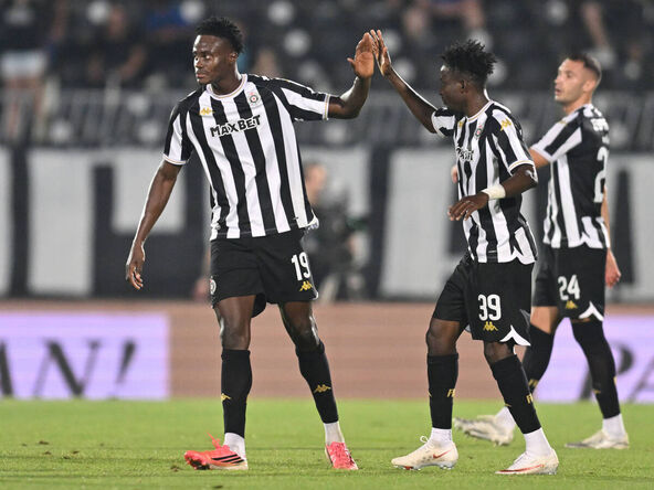 Fudbaleri Partizana Demba Sek i Ibrahim Zubairu.